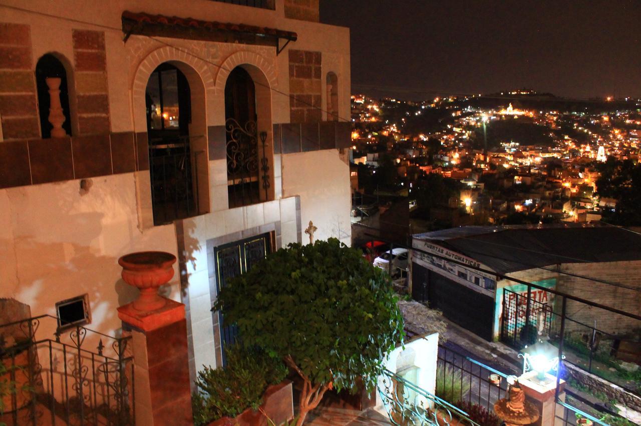 Hotel 12 Reales